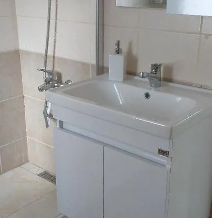 B7 - Ground Floor Apt 2, Sunflower Garden Apartment, Crystal Bay Marina 公寓