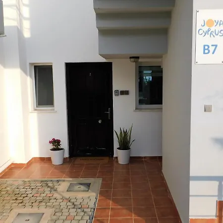 B7 - Ground Floor Apt 2, Sunflower Garden Apartment, Crystal Bay Marina 公寓